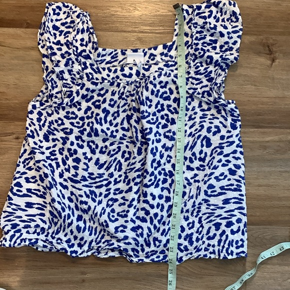 “The Get” animal print blue & white top size Large - Picture 6 of 10